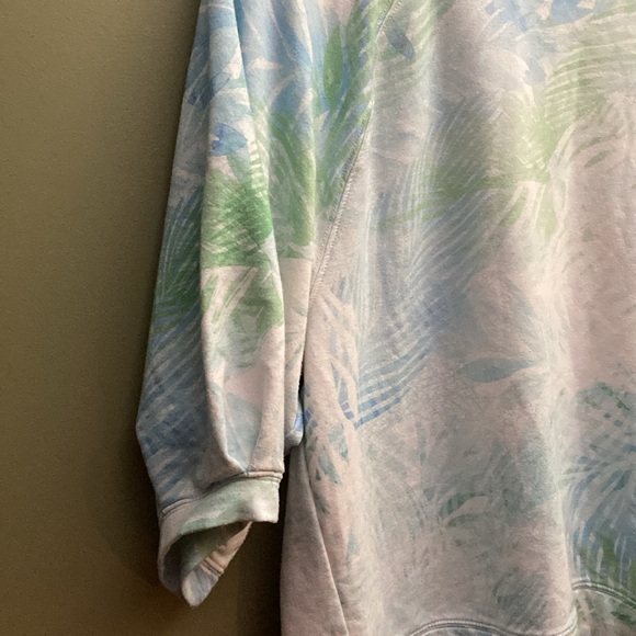 Zac & Rachel leaf oversized sweater tee with tapered sleeves. - Picture 5 of 6